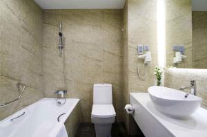 A bathroom at The Cityview - Chinese YMCA of Hong Kong