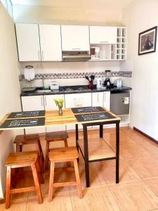 A kitchen or kitchenette at Deluxe Apartments in Arequipa Downtown