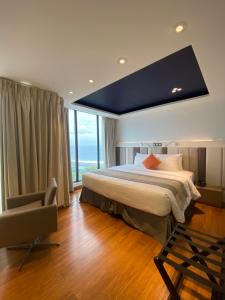 A bed or beds in a room at Beehive Premier