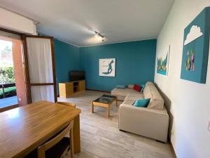 a living room with a couch and a table at Love Italy Homes - Casa Lucia - Residence al Lago in Paratico