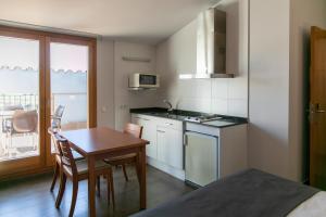 Kuchyňa alebo kuchynka v ubytovaní Aparthotel Cal Marçal