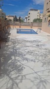 Bazén v ubytovaní Apartamento Cala de Nerja II alebo v jeho blízkosti
