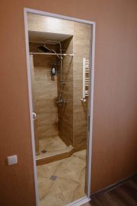 Bilik mandi di Arsenas Guest House