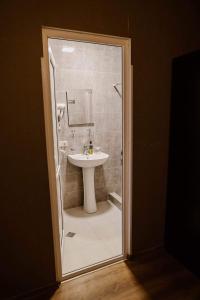 Bilik mandi di Arsenas Guest House
