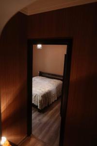 Katil atau katil-katil dalam bilik di Arsenas Guest House