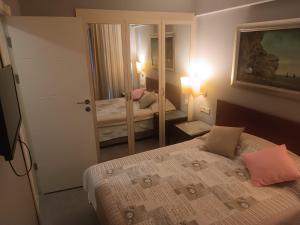 a small bedroom with a bed and a mirror at SUMMER OTEL in Mugla