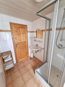 a bathroom with a shower and a sink at Monteurunterkunft Ludwigskanal in Wendelstein