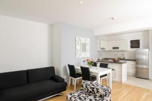 Kuchyň nebo kuchyňský kout v ubytování Apartment Atlant
