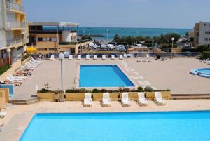Bazén v ubytovaní Plage du mole, sablotel 2 alebo v jeho blízkosti