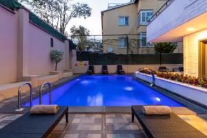 Bazén v ubytování Baymari Suites Design Florya nebo v jeho okolí