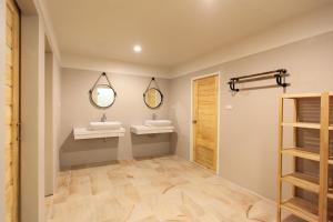 Ванна кімната в Lupta Hostel Patong Hideaway