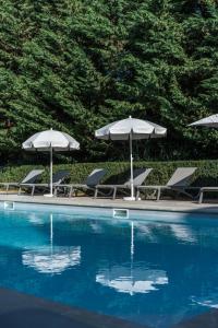 Bazén v ubytování Hotel La Barcarolle nebo v jeho okolí