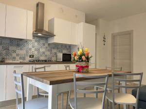 Η κουζίνα ή μικρή κουζίνα στο New and bright apartment close to the beach