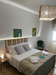 a bedroom with a large bed with towels on it at Dirò Camere in Scoglitti