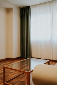 A seating area at Mares - Bellamar