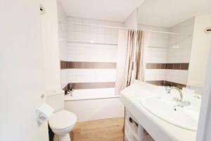 Zdjęcie z galerii obiektu Appartement bohème aux portes du Futuroscope w mieście Chasseneuil-du-Poitou +2 zdjęcia