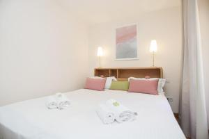 Posteľ alebo postele v izbe v ubytovaní IMMOGROOM - Beautiful and cosy- Suquet- near the beaches - AC