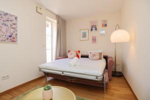 Posteľ alebo postele v izbe v ubytovaní IMMOGROOM - Beautiful and cosy- Suquet- near the beaches - AC
