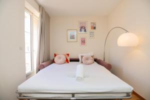 Posteľ alebo postele v izbe v ubytovaní IMMOGROOM - Beautiful and cosy- Suquet- near the beaches - AC + 15 fotografií