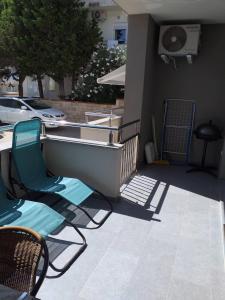a patio with chairs and a boat on a house at Apartman Bruna in Novalja