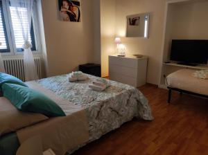 Un ou plusieurs lits dans un hébergement de l'établissement Miro B&B