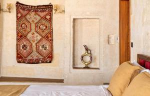 Postel nebo postele na pokoji v ubytování Uzay Cave Suite Hotel