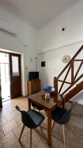 Televisyen dan/atau pusat hiburan di Ano Syros Vibes