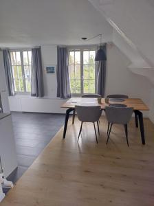 Fotografie z fotogalerie ubytování 2 1/2 Zimmer Ferienwohnung v destinaci Erlach