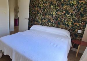 A bed or beds in a room at Casita del Río Ourense