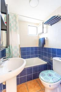 a bathroom with a sink and a toilet and a tub at Garden house with two terraces in Corralejo