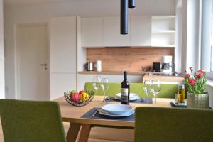 A kitchen or kitchenette at Apartments Johanna