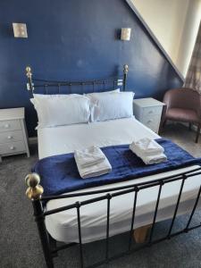 Łóżko lub łóżka w pokoju w obiekcie The Ship Inn