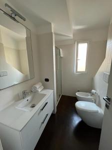 Kúpeľňa v ubytovaní Chéry Holiday Home + 37 fotografií