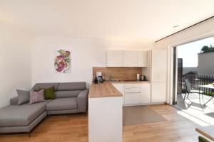A kitchen or kitchenette at Apartments Johanna