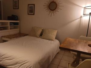 Posteľ alebo postele v izbe v ubytovaní Cocon Marseillais avec Parking