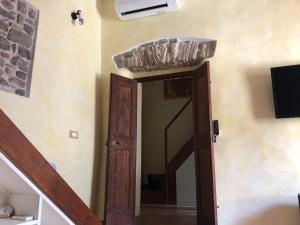 A television and/or entertainment centre at Grazioso appartamento in centro storico