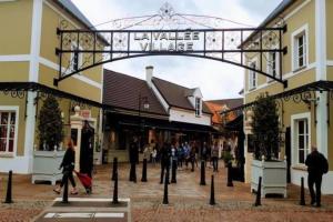 Goście zatrzymujący się w obiekcie Bright flat near Disneyland with private parking