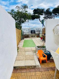 Fotografia z galérie ubytovania Maisonnette climatisée à 35m de la plage de La Capte Hyères v destinácii Hyères