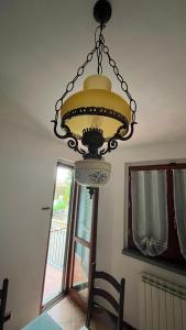 a chandelier hanging over a dining room table at La casa della Nonna in Figline Valdarno