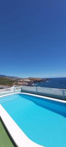 a swimming pool with the ocean in the background at Casa Pepa y Argeo in Mazo