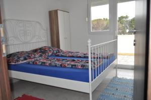 Postel nebo postele na pokoji v ubytování Familien Ferienhaus Vir Croatia 150m Strand Restaurant Einkaufen