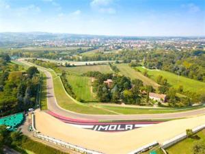 an aerial view of a race track on a road at Karibu b&b in Imola