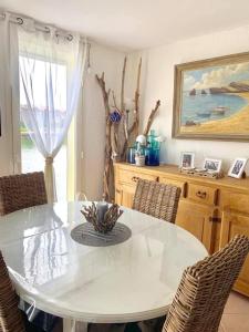 Fotografia z galérie ubytovania Appartement Vue Mer - RDC - Parking Privé - Meublé Tourisme 4 étoiles v destinácii Cap d'Agde