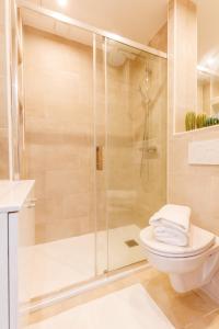 a bathroom with a shower and a toilet at Roche 2 in Toulon