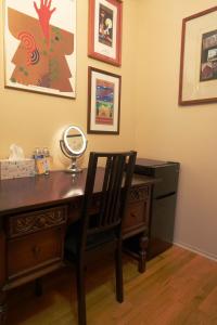 a desk with a chair and a mirror on it at Ray's Bucktown Bed and Breakfast in Chicago