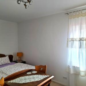 a bedroom with a bed and a window at Apartmani Val in Pula