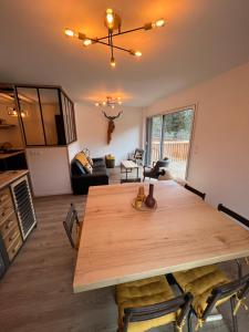 Kuchyňa alebo kuchynka v ubytovaní APPARTEMENT AUX PIEDS DES PISTES DE SKI