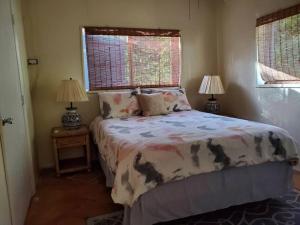 Ein Bett oder Betten in einem Zimmer der Unterkunft The Cottage at Villa Indigo
