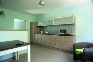 Cucina o angolo cottura di Hostel Browar Jedlinka