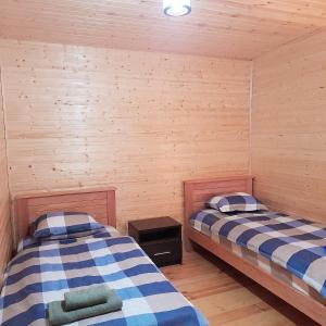 Postel nebo postele na pokoji v ubytování Wooden house ,,Tsunda"
